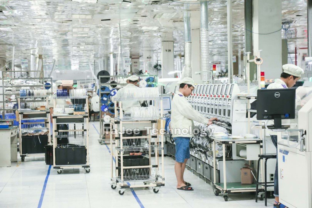 SMT (表面贴片加工技术) 贴片加工是现代电子制造中常用的加工技术,它涉及到多个设备和工序。以下是一个完整的SMT贴片加工流程所涉及的主要设备 SMT (表面贴片加工技术) 贴片加工是现代电子制造中常用的加工技术,它涉及到多个设备和工序。以下是一个完整的SMT贴片加工流程所涉及的主要设备